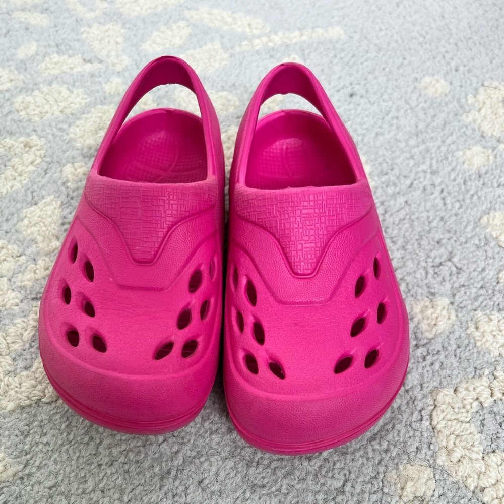 Size 8 kids slip on water proof shoe